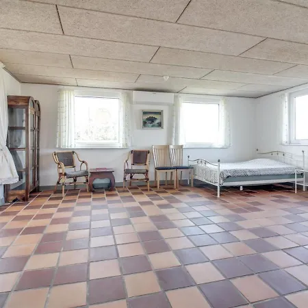 Appartamento Idolf - 2km From The Sea By Interhome